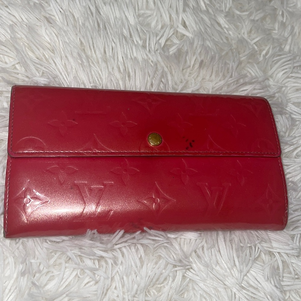Authentic Louis Vuitton Pink Vernis Wallet (Price Firm)